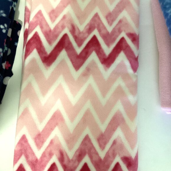 A Bundle of Fleece Fabric Pinks and Blue Material Quilting Sewing - Picture 7 of 10